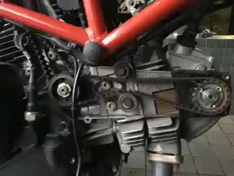 ベルトカバー加工とグリップ交換