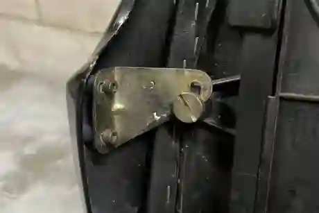 シートカウルの取り付けステー加工