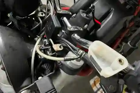 クラッチワイヤー交換とチェーン調整