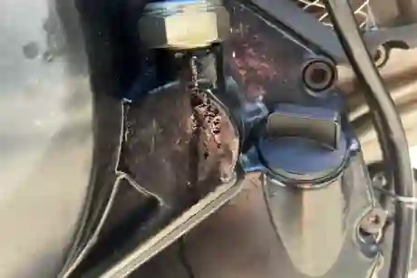 オイルプレッシャースイッチからオイル漏れ