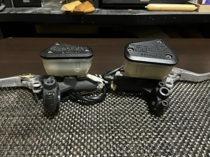 流用するために用意したムルティストラーダのマスターシリンダー