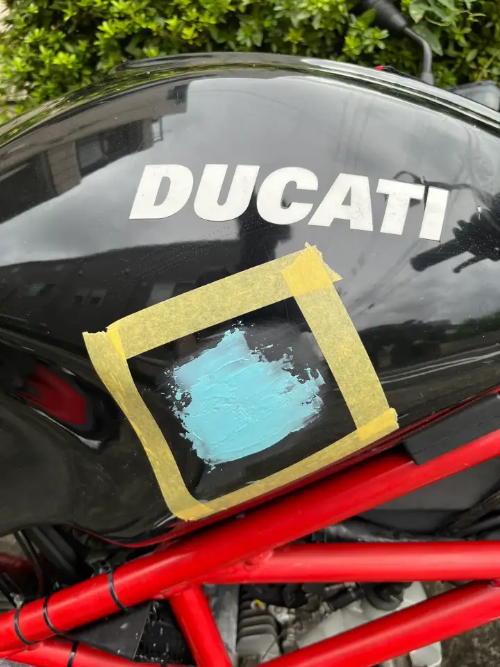 パテ埋め、研磨、サフ吹きなどの塗装準備工程