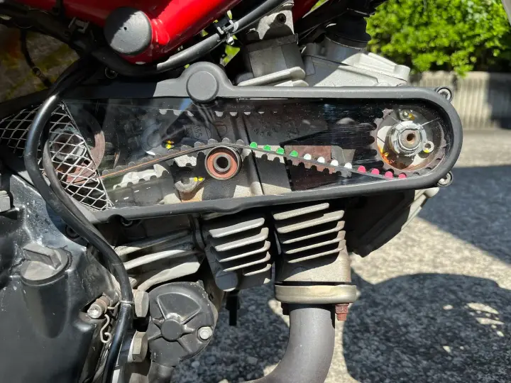 アクリル破損後、メッシュを貼ってとりあえず取り付けたタイミングベルトカバー