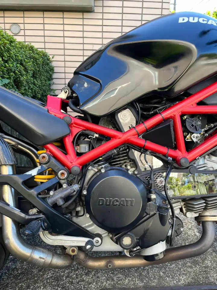 エンジン後方に取り付けられたPCファン（別角度2）