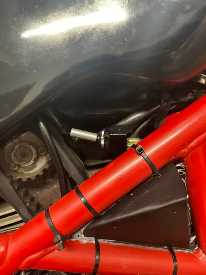 PCファンをオンオフするためのトグルスイッチ