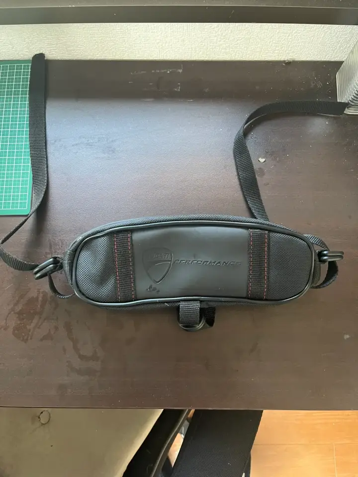 DUCATI Performance製のハンドルバーバッグ