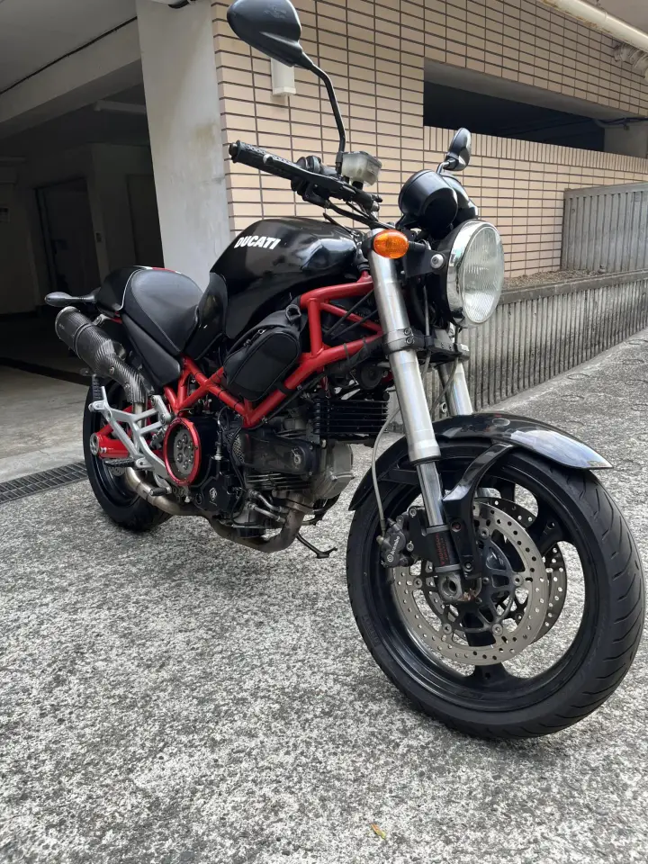 取り付けが完了したオイルクーラーとハイパーモタード用ホース