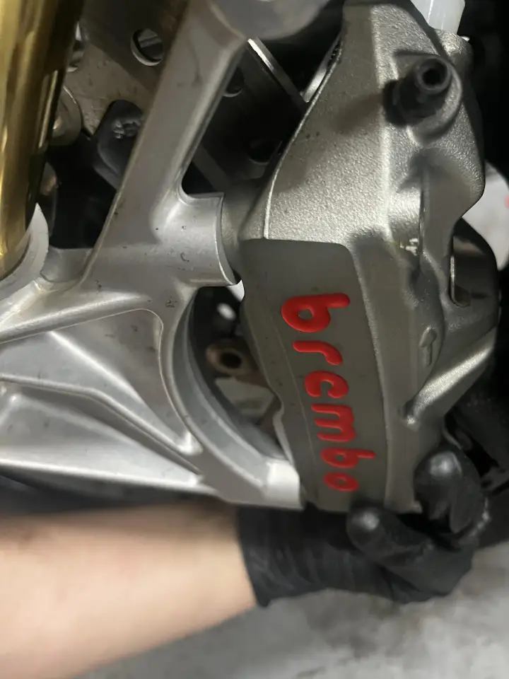 キャリパー取り付けのズレ