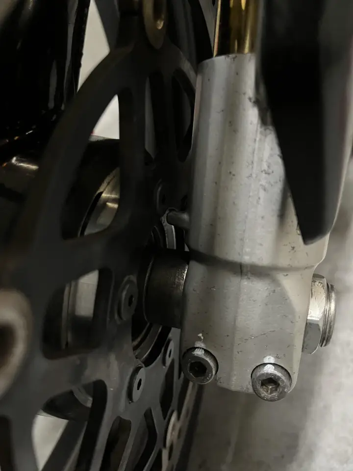 低頭ボルトクリアランス